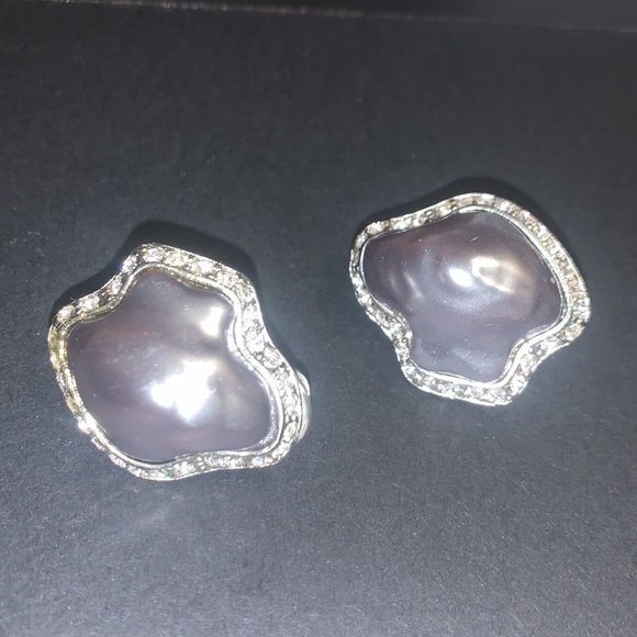 Kenneth Jay Lane pearl Vintage Deco Inspired Mabé Pearl Earrings clip earings - Picture 4 of 13